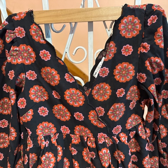 ASOS DESIGN Petite twill scallop babydoll dress mini in retro floral print - Picture 4 of 12